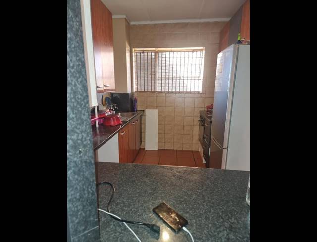 2 BEDROOM APARTMENT FOR SALE IN MALVERN EAST EXT